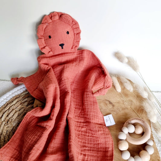 Nusseklud Løve - Bomuldsmusselin 30x30 cm- Terracotta