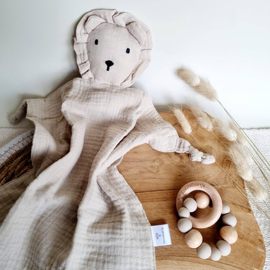 Nusseklud Løve - Bomuldsmusselin 30x30 cm- Beige