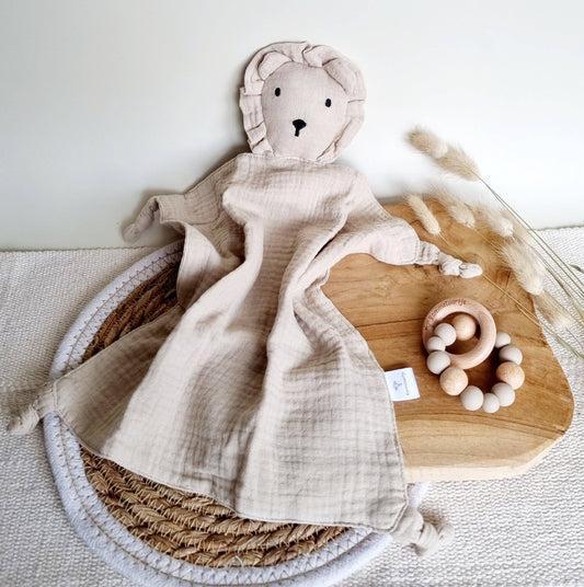 Nusseklud Løve  - Bomuldsmusselin 30x30 cm- Beige
