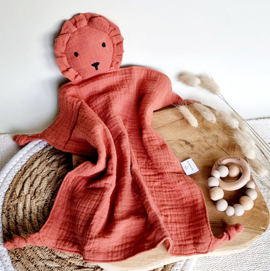 Nusseklud Løve  - Bomuldsmusselin 30x30 cm- Terracotta
