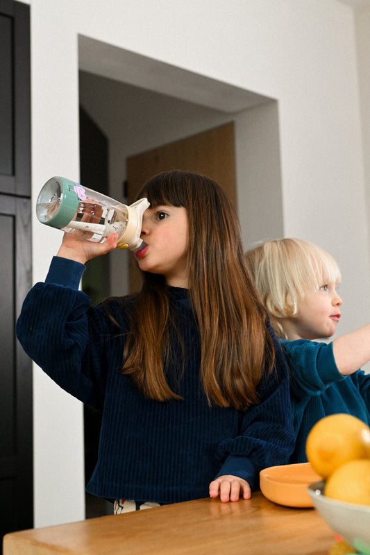 Tritan drikkedunk med sugerør - 480 ml - Dancing Hearts